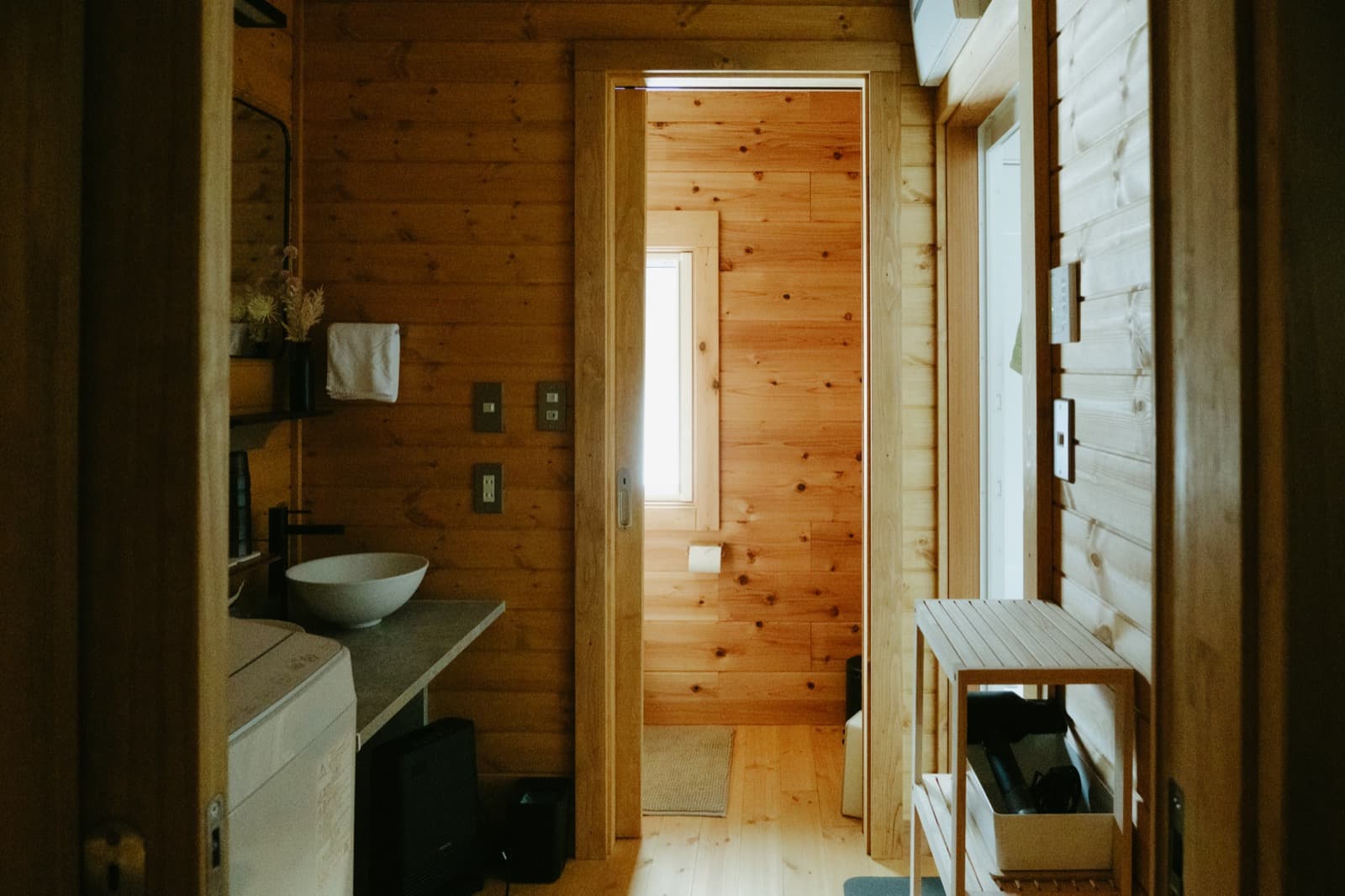 Facilities & Equipment：Bathroom with a Bathtub and Two Toilets，Unwind in the bathtub after a day in Hakuba, with two toilets for a more comfortable group stay.